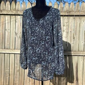 Floral print blouse